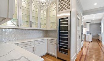32 Lorraine St, Barrington, RI 02806