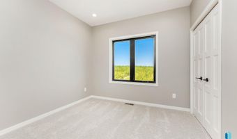 405 N Sunshine Ave, Brandon, SD 57005