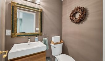 8 W Gate Dr, Bow, NH 03304