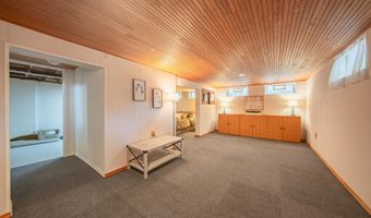 2104 S Circle Dr, Ann Arbor, MI 48103