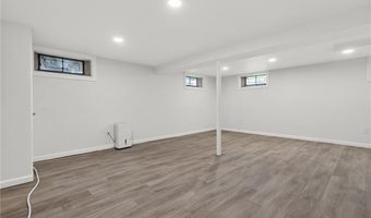 101 Bateman Ave, Cranston, RI 02920