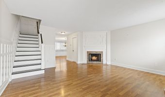 27 Crows Nest Ln 7E, Danbury, CT 06810
