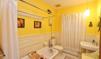 15 McKinley St, Bangor, ME 04401