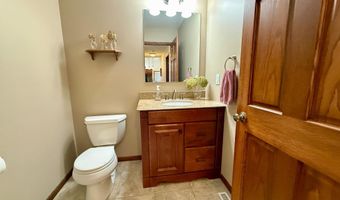1798 Tiger Ridge Dr, Albert Lea, MN 56007