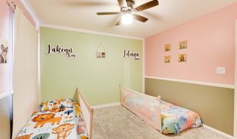 525 Skyline Dr, Algonquin, IL 60102