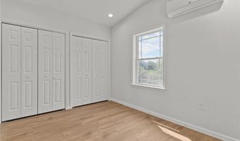 64 Burnside Ave, Narragansett, RI 02882
