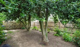 29 Park Ave, Belford, NJ 07718