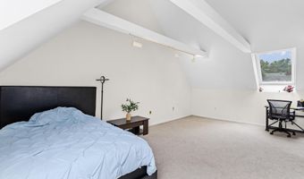 10 Rockingham Ct, Bedford, NH 03110
