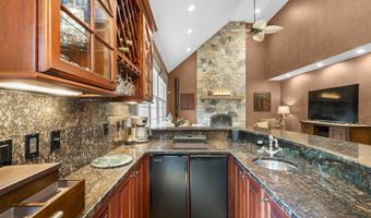 12 Logans Way, Danbury, CT 06811