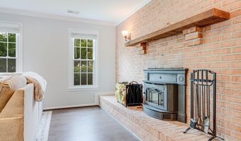 4005 KLOMAN St, Annandale, VA 22003