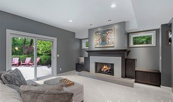 1977 EMERALD GLEN Ct, Ada, MI 49301