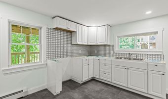 38 Newbury St, Auburn, ME 04210