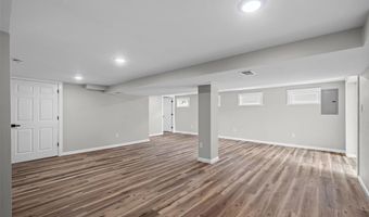 628 Hickory Knoll Ct, Ballwin, MO 63021