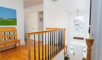 167 Meadow Ln, Middletown, RI 02842