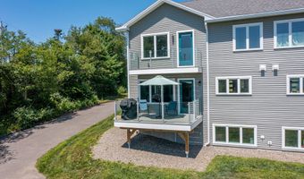 8 Shipmasters Cove Rd, Belfast, ME 04915