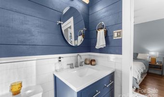 5 Deanwood Cir, Asheville, NC 28803