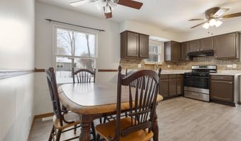 820 Red Coach Ln, Algonquin, IL 60102