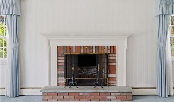 2 High Ridge Dr, Cumberland, RI 02864