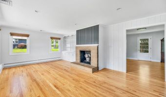 27 Skyline Dr, Brookfield, CT 06804