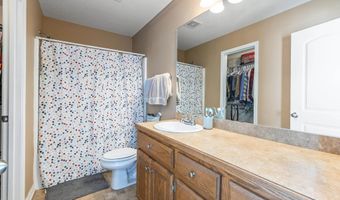 1202 Meadows Dr, Benton, AR 72019