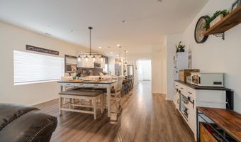 411 Calabrese St, Fallbrook, CA 92028