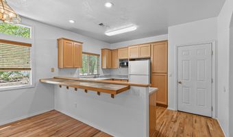 411 N Mountain Ave, Ashland, OR 97520