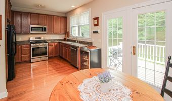 6 Lawrence Ave 6, Danbury, CT 06810
