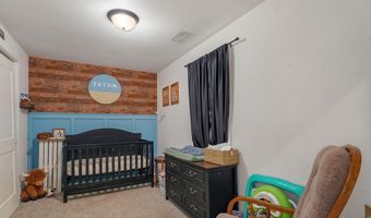 430 S Oak Ave, Aurora, MO 65605