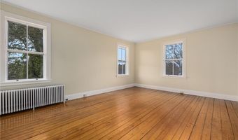 39 Walcott Ave, Jamestown, RI 02835