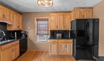 43 Pearl St, Lincoln, RI 02838