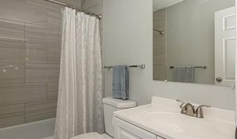 2370 Hidden Meadow Ln, Ballwin, MO 63021