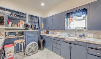 1528 W Idaho Ave, Chickasha, OK 73018