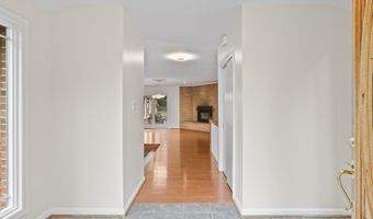 4100 DOWNING St, Annandale, VA 22003