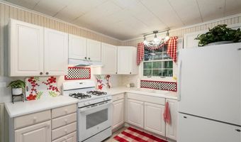 920 Grove St, Baldwin City, KS 66006