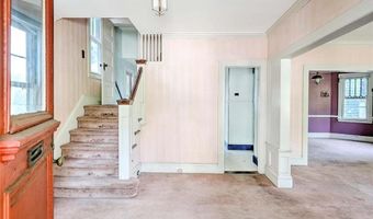 20 Stratford Rd, Cranston, RI 02905