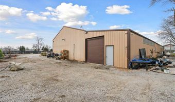 5276 Oakcrest Hill Rd SE, Riverside, IA 52327