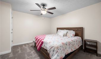 160 Eagle Cir, Amherst, OH 44001