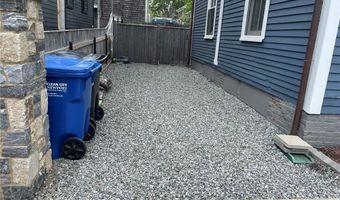 35 Elm St B, Newport, RI 02840