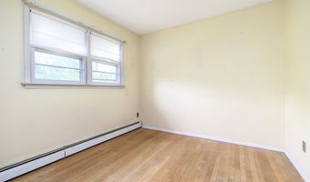 30 Tamanny Trl, Danbury, CT 06811