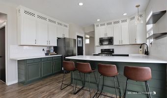 862 Heartland Park Ln, Antioch, IL 60002
