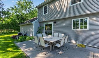 3 Fenway Dr, Albany, NY 12211