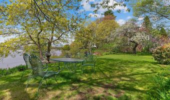 16 US-1, Falmouth, ME 04105