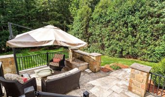 53 Essex Rd, Bedford, NH 03110