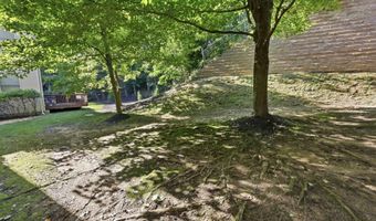25 Brittany Ct, Atlantic Highlands, NJ 07716