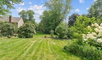 13 Sunnyside Dr, Cumberland, RI 02864
