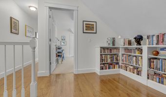 2 Sunnyfield Ln, Falmouth, ME 04105
