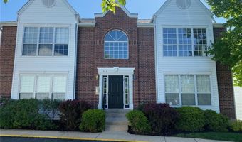 1310 Crossings Ct B, Ballwin, MO 63021