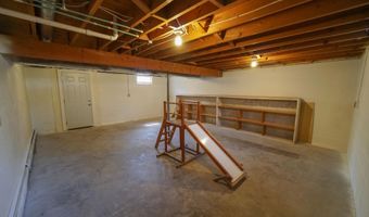 101 Hilltop Dr, Ackley, IA 50601