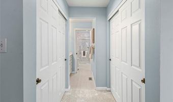 1872 Ridgeview Circle Dr, Ballwin, MO 63021