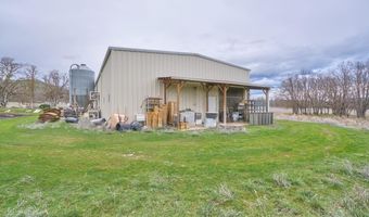 13794 Perry Rd, Central Point, OR 97502
